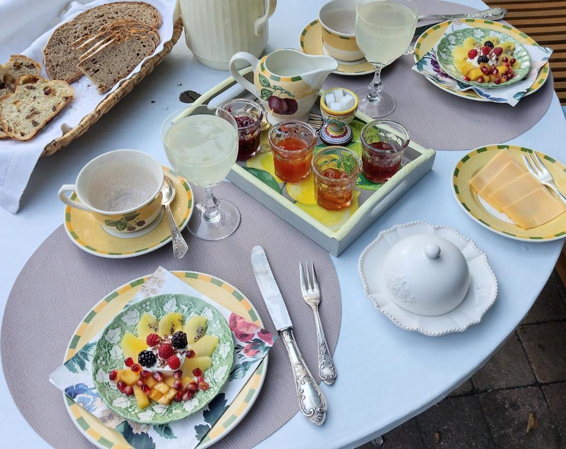 Bed and Breakfast L Heure Bleue Wezembeek-Oppem Екстер'єр фото
